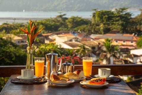 Day, Natural landscape, Food and drinks, Dining area, Food, Mountain view, Sea view, Breakfast, Drinks