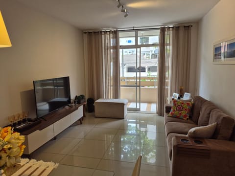 Apartamento em Niterói Excelente Localização - Boa Viagem Apartment in Niterói