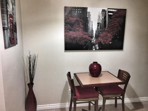 1-Bedroom Cozy Suite #23 by Amazing Property Rentals Wohnung in Gatineau