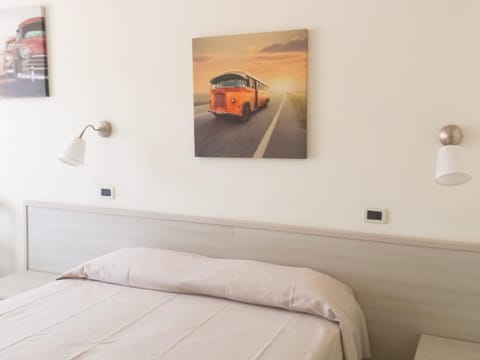 Bed, Photo of the whole room, Decorative detail, Bedroom