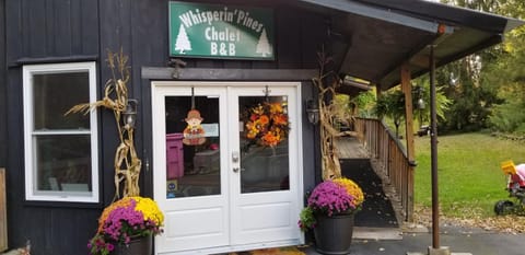 Whisperin' Pines Chalet Bed and Breakfast in New York