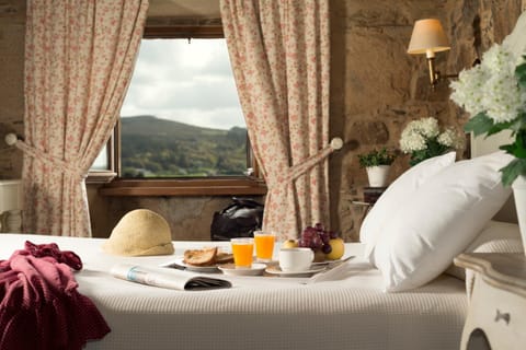 Bed, Food and drinks, Photo of the whole room, Mountain view, Breakfast