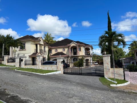 Mandeville ingleside luxury House in St. Ann Parish