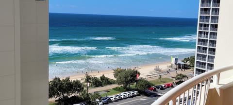 APR Private SUITES MOROC by the Beach Condominio in Surfers Paradise