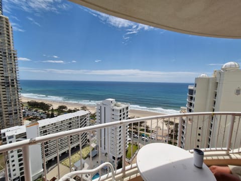APR Private SUITES MOROC by the Beach Condo in Surfers Paradise
