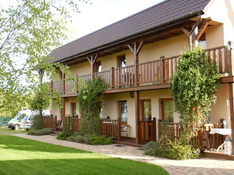 Property building, Spring, Day, Neighbourhood, Natural landscape, Garden, View (from property/room), Balcony/Terrace, Parking