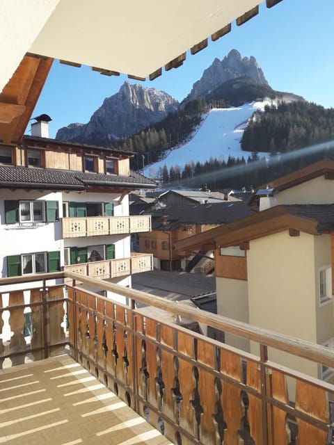 Balcony/Terrace, Mountain view