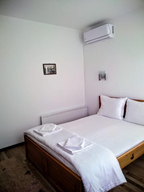 Guesthouse White Margarit Bed and Breakfast in Blagoevgrad Province