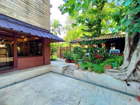 Cp Villa - Rooms with Patio Bed and Breakfast in New Delhi