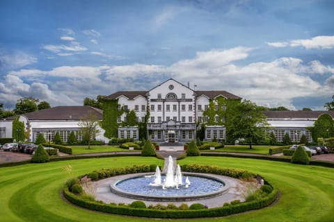 Facade/entrance, Bird's eye view