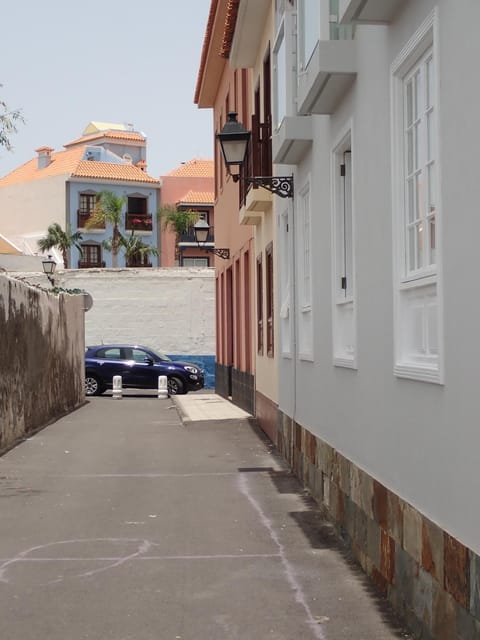 Property building, Day, On site, Mountain view, Street view