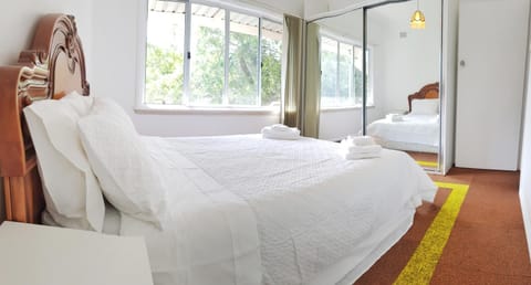 Lowest Price Clean Linen free stuff free car parking inside property W1 Apartment in Sydney