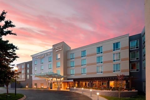 Fairfield Inn & Suites By Marriott Louisville Northeast Hotel in Louisville