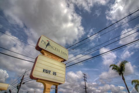 Princess Inn Motel in Midway City
