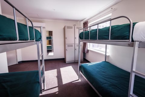 Bedroom, bunk bed