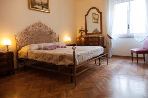 Maman Suite, city center near Molo Beverello Casa in Naples