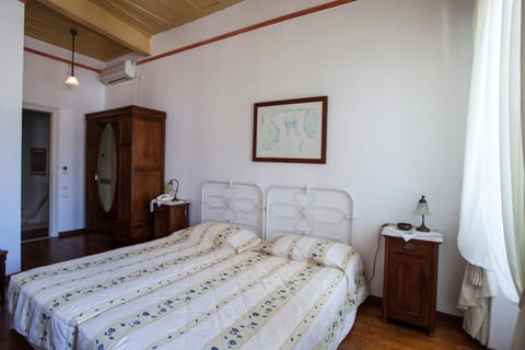 Nostos Guesthouse Bed and Breakfast in Islands