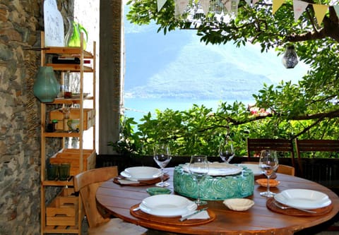 Garden, Dining area