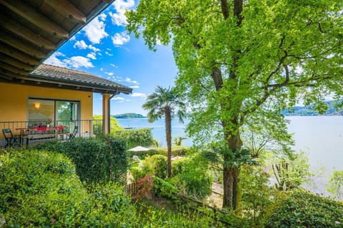 Property building, Balcony/Terrace, Lake view, Mountain view