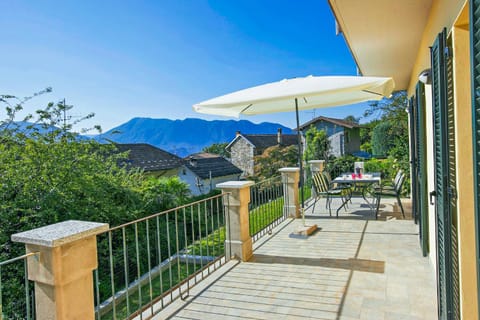 Balcony/Terrace, Mountain view