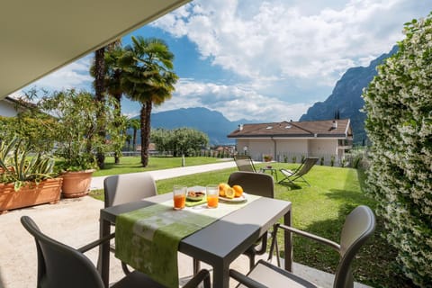 Garden, Lake view, Mountain view