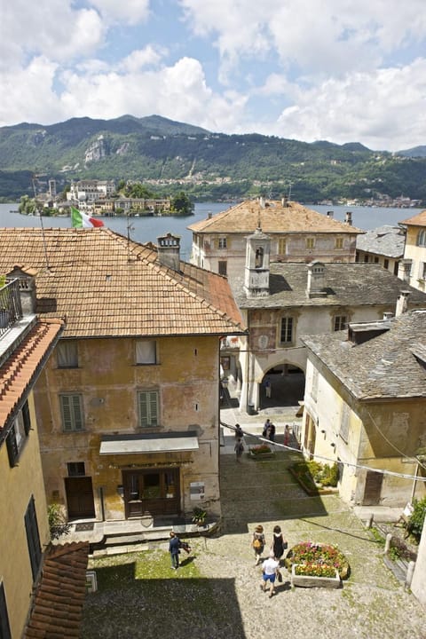 City view, Lake view, Landmark view, Mountain view, Quiet street view