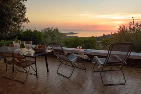 On site, Sea view, Sunset