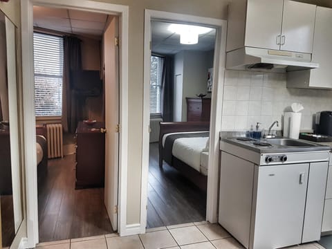 Cozy 2-Bedroom Apartment #25 by Amazing Property Rentals Copropriété in Gatineau