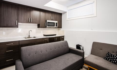 Three-Bedroom House with Walk-in Closet #29 Sunalta Downtown Casa in Calgary