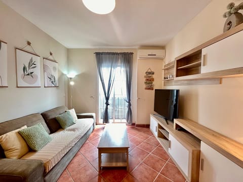 Communal lounge/ TV room, TV and multimedia, Living room, Photo of the whole room, Decorative detail, Decorative detail, Seating area, Entertainment, Family, air conditioner
