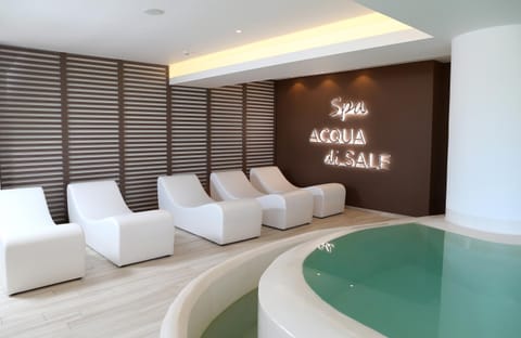 Spa and wellness centre/facilities, Swimming pool