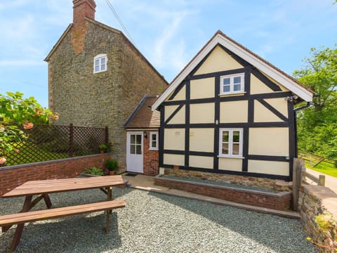 Stone House House in Malvern Hills District