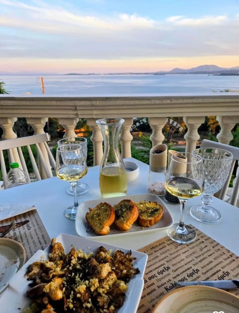 View (from property/room), Dining area, Food, Sea view, Dinner