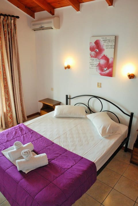 Photo of the whole room, bunk bed