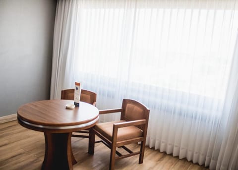 Living room, Photo of the whole room, City view