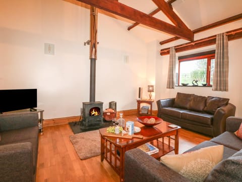 Kingfisher Barn House in England