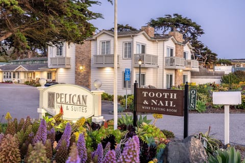 Pelican Inn & Suites Hotel in Cambria