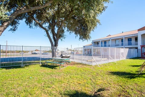 Property building, Day, BBQ facilities, On site, Time of day