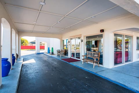 Property building, Facade/entrance, Day, On site, Time of day