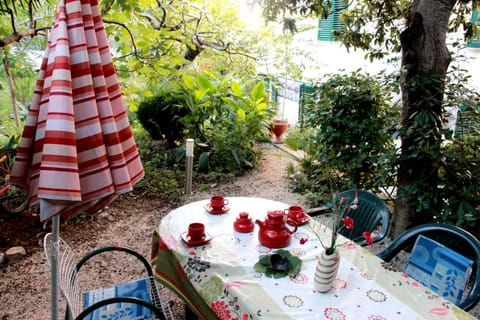 Guest house with garden - Zuvan Bed and Breakfast in Split