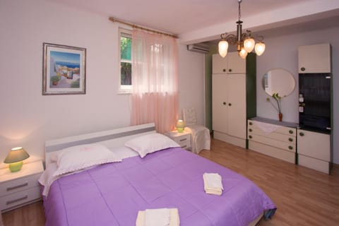 Guest house with garden - Zuvan Bed and Breakfast in Split