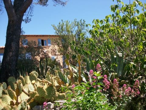 Les Chardons Bleus Chambre d’hôte in Lorgues