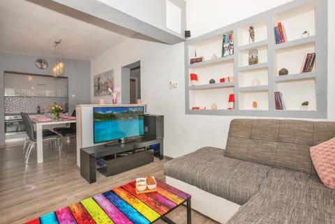 Apartman Koko with private jacuzzi Appartamento in Makarska