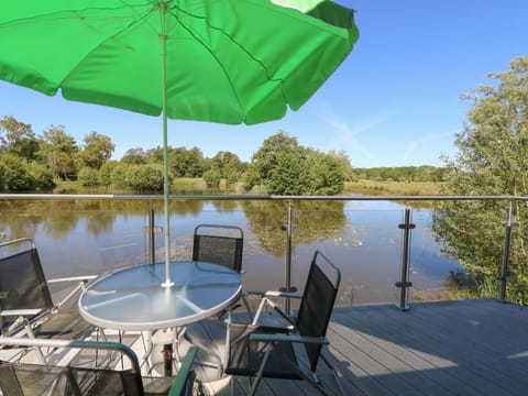 Lakeside Lodge House in Breckland District