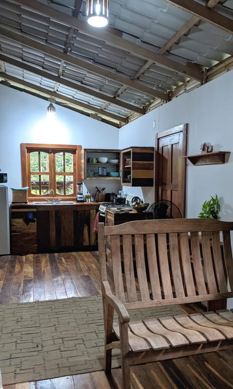 Wood Cabin - Cabana Maderas Bed and Breakfast in Nicaragua