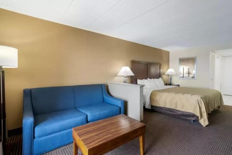 Quality Inn & Suites Oceanblock Hotel in Ocean City