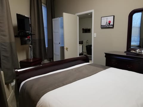 1-Bedroom Cozy Suite #26 by Amazing Property Rentals Condo in Gatineau