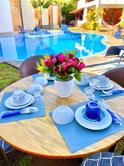 Swimming pool, Breakfast