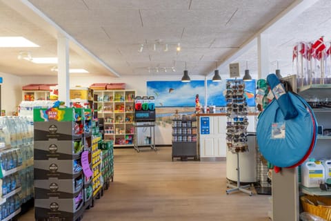 Supermarket/grocery shop