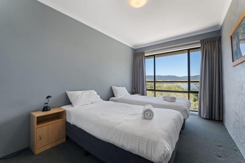 Alpine Mountain View 18 4 bedroom Jindabyne Unit with Wifi Maison in Jindabyne